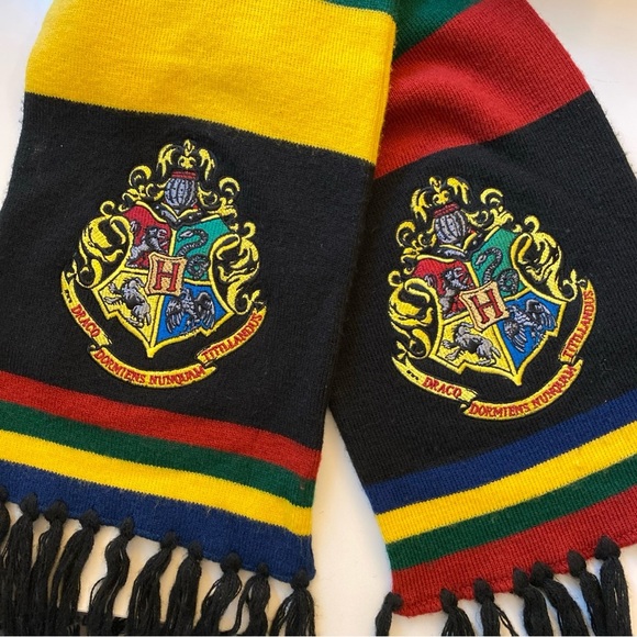 Wizarding World of Harry Potter Accessories - Hogwarts House Crest Multicolor Striped Scarf